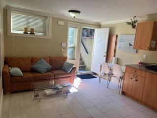 Cozy Equipped Guesthouse Near Mall & Skytrain - 0