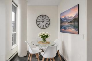 Chic & Modern Apartment In The Heart Of Downtown - 5