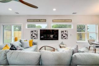 Expansive Luxury Escape with Private Pool - 5