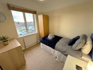 Heathrow Contractor 3-Bed, Sleep 3-5, Free Parking - 7
