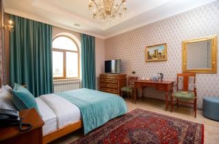 West Inn Hotel & Restaurant - 4