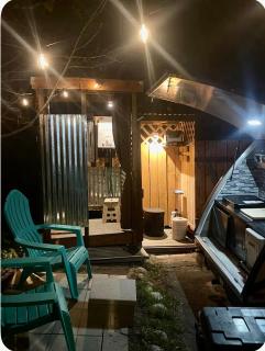 Cozy Glamping Pod Outdoor Kitchen and Shower - 2
