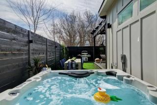Modern New Construction with Hot Tub - 9