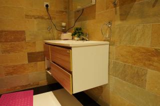 Makaya Homes Elegant 2BR Coastal Apartment - 4