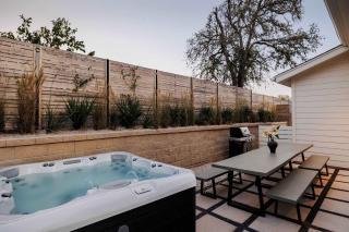 Refined Luxury Austin Escape with Hot Tub - 6