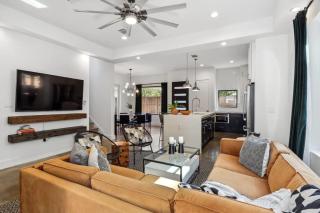 Luxury Modern Comfort with Private Heated Pool - 5