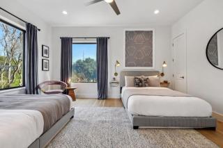 Luxury Modern Comfort with Private Heated Pool - 9