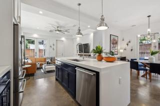 Spacious and Sleek Modern Elegance Heated Pool - 4