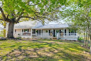 Surrounding Pasture Views! Peaceful Escape in Iuka - 8