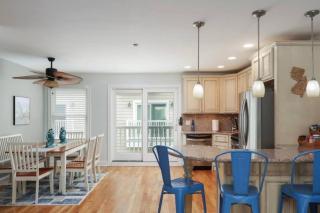 Hot Tub + Pool | Cozy Stay | Washer/Dryer | Coffee - 4