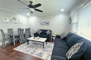 Newly Remodeled Cozy Home Minutes to Downtown-Family Friendly - 3