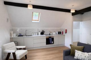 The Roost - 2-Bedroom Apartment - Sleeps 5 - 6