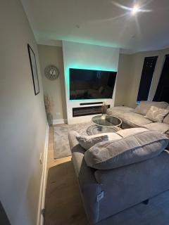 Grays House near Lakeside Free Parking and WiFI - 4