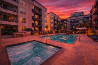 Premium 1 & 2 Bedroom Stay Near Venice Beach with Pool Hot Tub & Cinema - 9