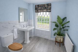 Lion House by Abbey House Stays - 1