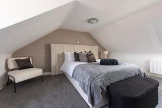 Gorgeous Rochester Home Free Parking Sleeps 11 - 6
