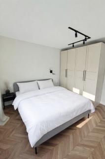 Golden Hour Apartment - 4