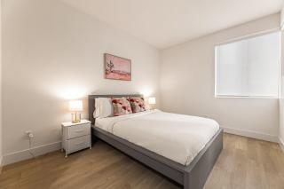 2BR Luxury Retreat Walk to Beach, free parking - 7