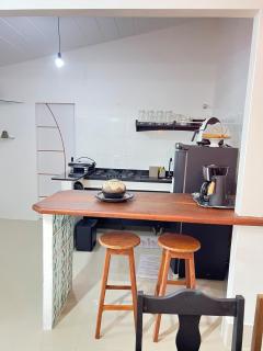 Casa Tomasoni 3 Suítes 200m Praia do Flamengo e com área de Lazer - 1