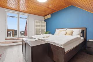 Castle View Rooftop Terrace Penthouse 5BR Old Town - 4