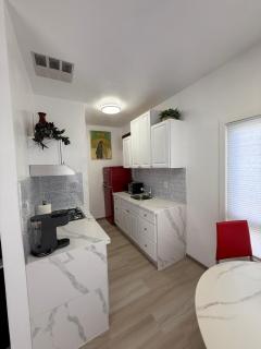 Elegant Monet Apartment - 8