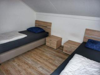 Coastal Bungalow w Garden - 5