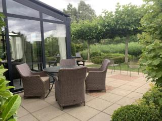 Spacious Bungalow near Water - 8