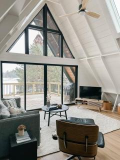 Stunning A-Frame on Lake Sherwood near Sand Valley - 7