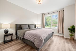 Huge 10BR Family Stay, Sleeps 20 in Bloomfield, CT - 9