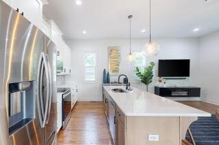 2 Mi to World Cup! Luxe Escape with Skyline Views - 4