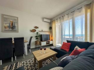 206 Aura Marine Bay View Apartment - 9