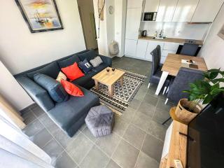 206 Aura Marine Bay View Apartment - 2
