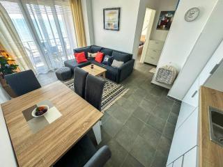 206 Aura Marine Bay View Apartment - 4