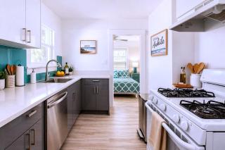 CasaViva Vista - Top-Floor 2BR with Private Porch, City Views & Sunset, Walk to Hillcrest, Near Zoo & Beaches, San Diego - 2