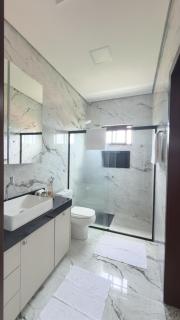 Conforto e estilo em um ambiente moderno e harmonioso - 6