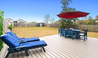 New Home with Fenced Yard Large Deck & Fire Pit - 5