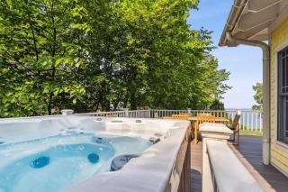 Coastal Cottage by Juniper Holiday + Home - 9