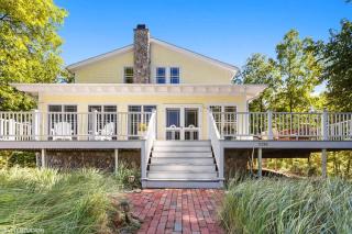 Coastal Cottage by Juniper Holiday + Home - 3
