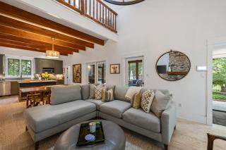 Bella and Dulce's Lakehouse by Juniper Holiday + Home - 2