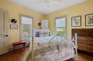 The Fourth Oak by Juniper Holiday + Home - Three Oaks - 6