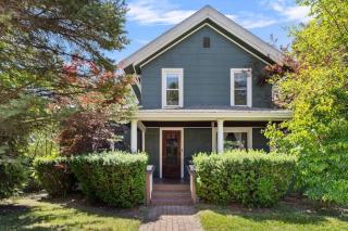 The Fourth Oak by Juniper Holiday + Home - Three Oaks - 5