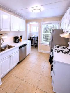 CasaViva Play - 3BR 1BA, Private Deck & City Views, Firepit, Kids Playset - Walk to Hillcrest & North Park, Near Zoo, SeaWorld & Beaches - San Diego - 6