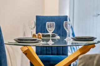 2BR House Sleeps 5 - Near Centre Gloucester - 6