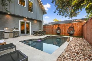 Spacious Sunlit Home with Heated Pool - 8