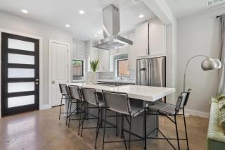 Modern Estate with Private Heated Pool - 8