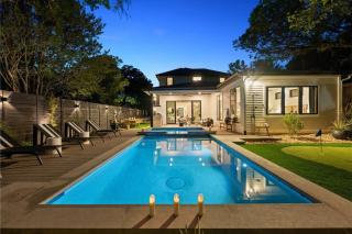 7BR Private Villa with Heated Pool & Outdoor Oasis - 7