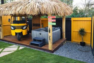 Tuk Tuk Social House Downtown W photo booth Hot Tub Gym Sauna - 2