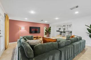 2min to NRG / Med Cntr, Games Backyard | Sleeps 10 - 4