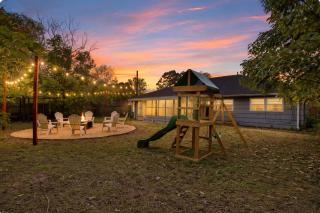 2min to NRG / Med Cntr, Games Backyard | Sleeps 10 - 9