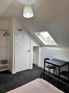 Modern Double Rooms, Shared Bathroom, Mansfield Road Luton - 6